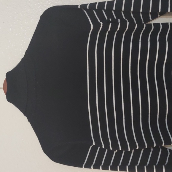 PRE OWNED MADISON GREY TURTLE NECK COLOR WHITE AND BLACK LONG SLEEVE SIZE M - Picture 9 of 11
